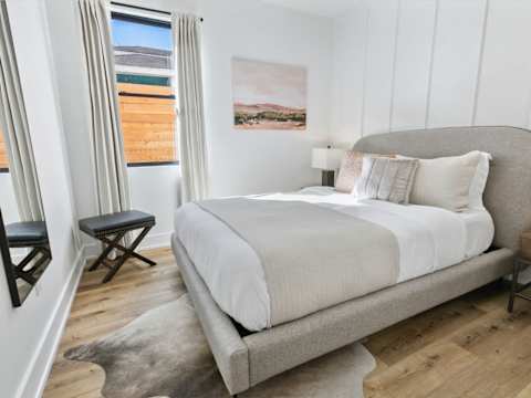 Expansive Luxury Duplex with Shared Pool photo 8
