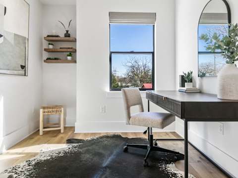 Expansive Luxury Duplex with Shared Pool photo 15