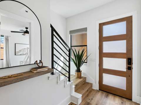 Expansive Luxury Duplex with Shared Pool photo 20