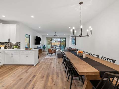 Expansive Luxury Duplex with Shared Pool photo 21