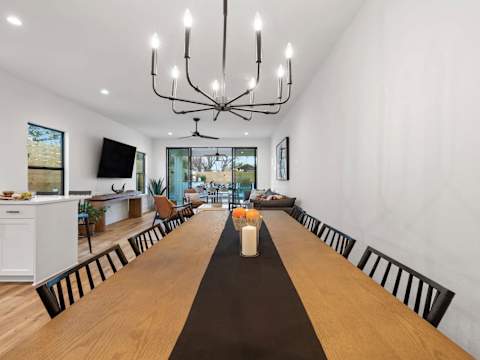Expansive Luxury Duplex with Shared Pool photo 22