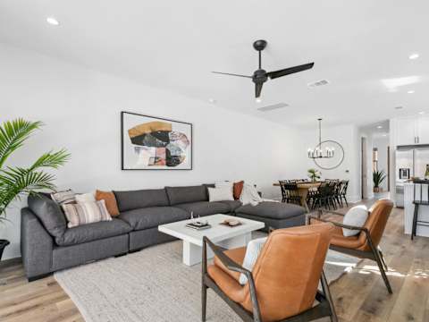 Expansive Luxury Duplex with Shared Pool photo 24