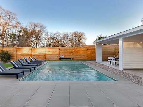 Expansive Luxury Duplex with Shared Pool photo 29