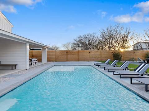 Expansive Luxury Duplex with Shared Pool photo 1