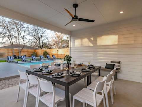Expansive Luxury Duplex with Shared Pool photo 28