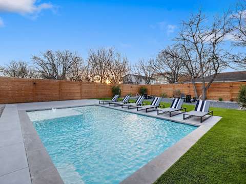 Expansive Luxury Duplex with Shared Pool photo 30