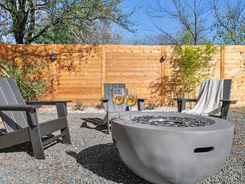Expansive Luxury Duplex with Shared Pool photo 34