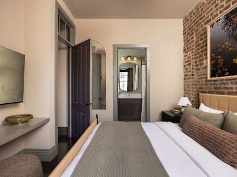 6BR CBD Condo Duo, Walk to French Quarter photo 32