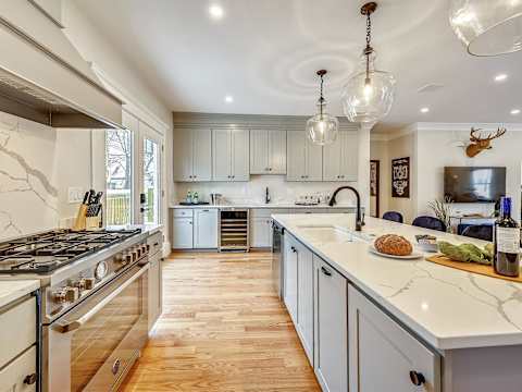 Spacious & Renovated 6BR | Near T + Parking photo 10