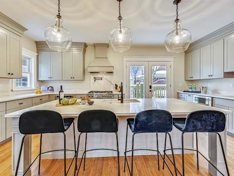 Spacious & Renovated 6BR | Near T + Parking photo 3