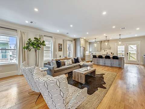 Spacious & Renovated 6BR | Near T + Parking photo 6