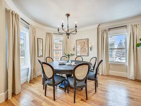 Spacious & Renovated 6BR | Near T + Parking photo 14