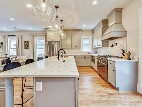Spacious & Renovated 6BR | Near T + Parking photo 11