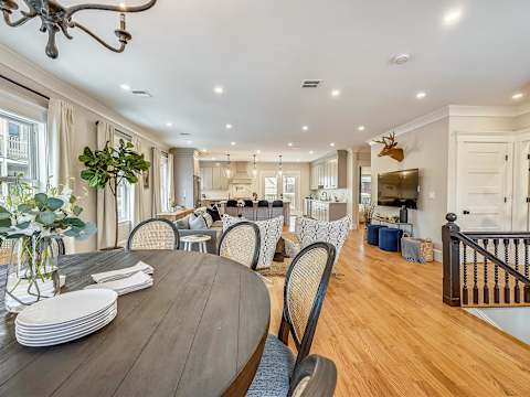 Spacious & Renovated 6BR | Near T + Parking photo 13