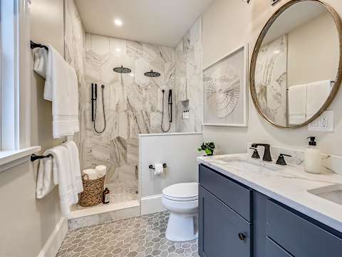 Spacious & Renovated 6BR | Near T + Parking photo 18