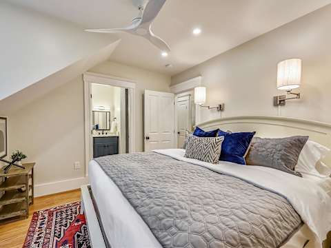 Spacious & Renovated 6BR | Near T + Parking photo 23