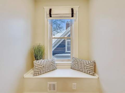 Spacious & Renovated 6BR | Near T + Parking photo 24
