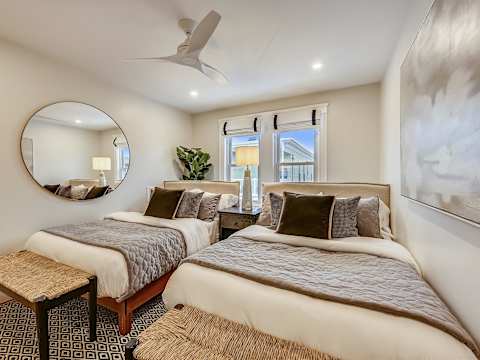 Spacious & Renovated 6BR | Near T + Parking photo 28