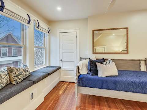 Spacious & Renovated 6BR | Near T + Parking photo 30