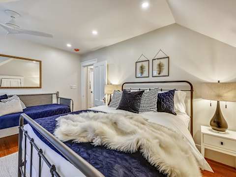 Spacious & Renovated 6BR | Near T + Parking photo 29