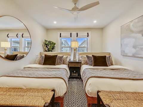 Spacious & Renovated 6BR | Near T + Parking photo 2