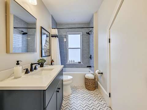 Spacious & Renovated 6BR | Near T + Parking photo 4