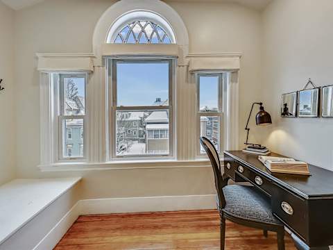Spacious & Renovated 6BR | Near T + Parking photo 27