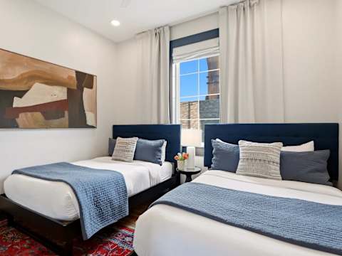 14BR Downtown Combo & Shared Seasonal Pool photo 16