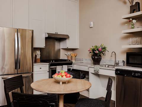 Bright 5BR CBD Condos, Historic French Quarter photo 14