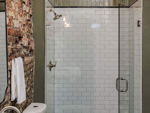 Bright 5BR CBD Condos, Historic French Quarter photo 29