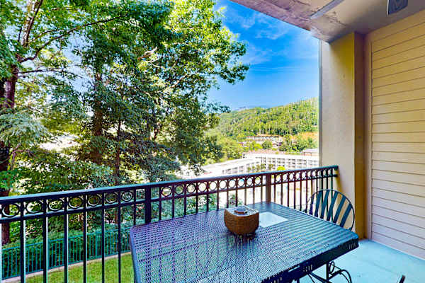 Summit Manor Condo 2011, a Casago condo rental in Gatlinburg