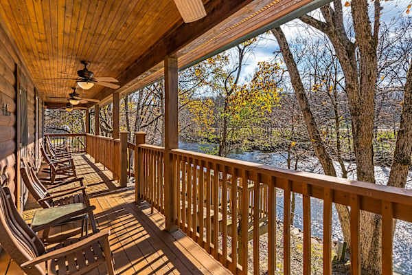 Waters Edge Cabin, a Casago vacation rental in Townsend