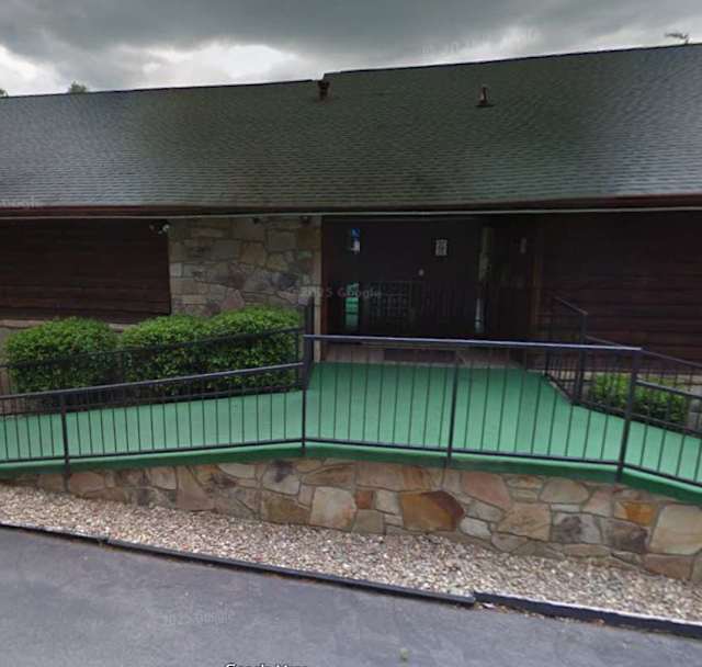 Pinecrest Exterior Grounds