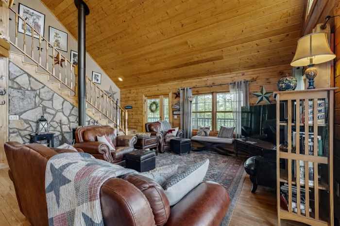 Family Cabin w/ Hot Tub & Scenic Lake Views photo 5