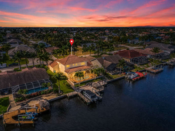 Luxe Waterfront Cape Coral Villa photo 4