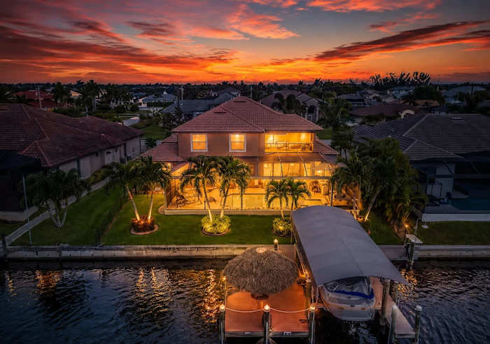 The Luxury Villa photo 2