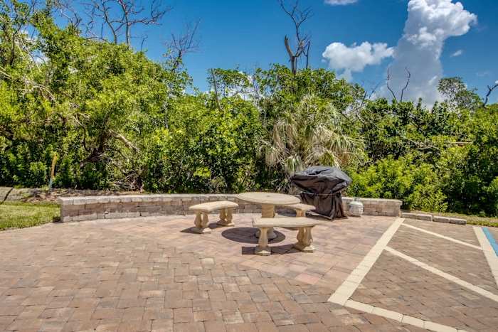 South end 2BR 2BA Across Street from Beach photo 3