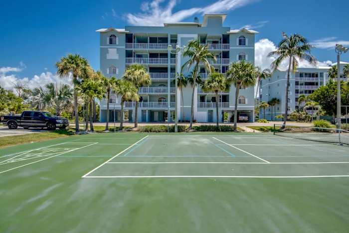 South end 2BR 2BA Across Street from Beach photo 5