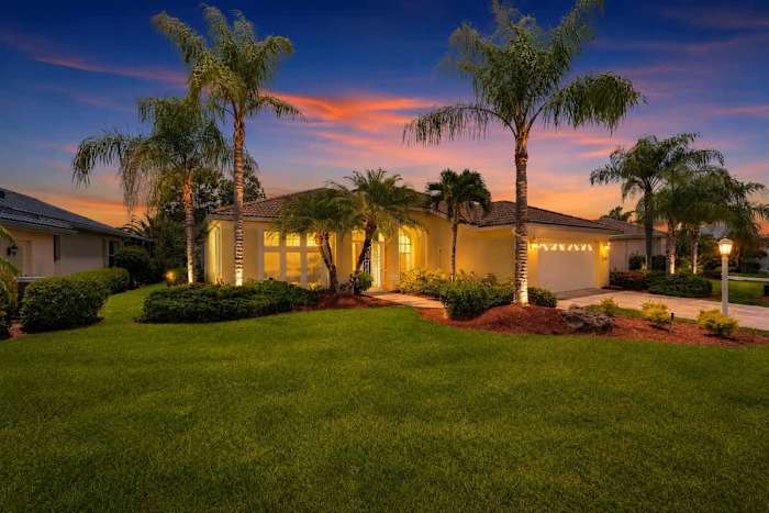 Luxe FL 3BR in Country Club photo 2