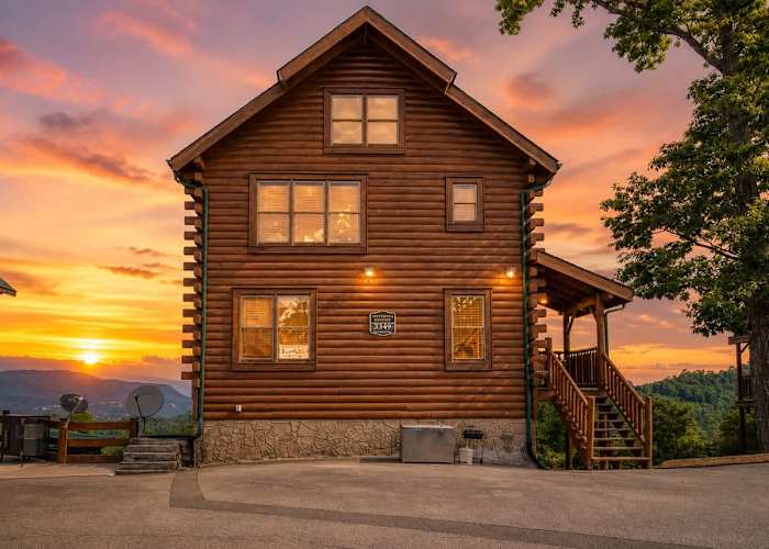 Luxe Smoky Mtn Log Cabin Hot Tub photo 4