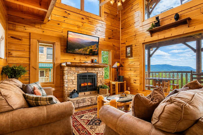Luxe Smoky Mtn Log Cabin Hot Tub photo 5