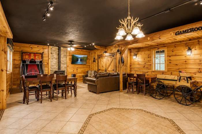 5 King Bedroom Mtn Lodge Hot Tub photo 4