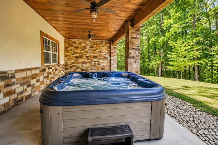 5 King Bedroom Mtn Lodge Hot Tub photo 3