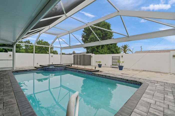 The Pool House Spa photo 2