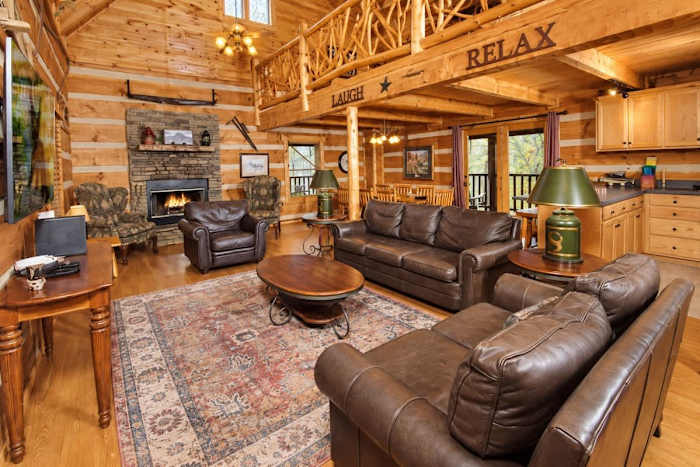 Beautiful Log Cabin 3BR photo 2