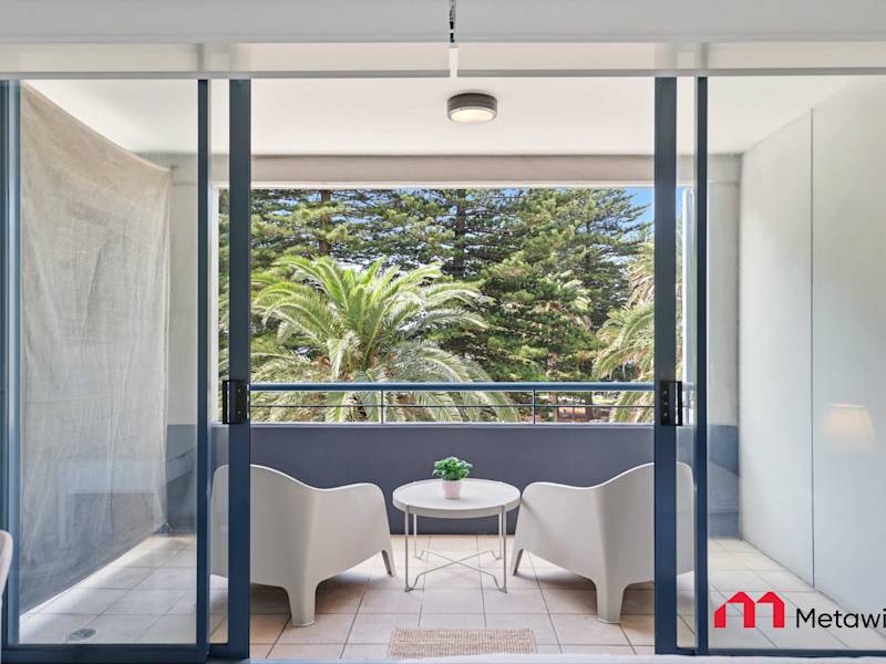 Cronulla Beach Walk to Train & Shops1