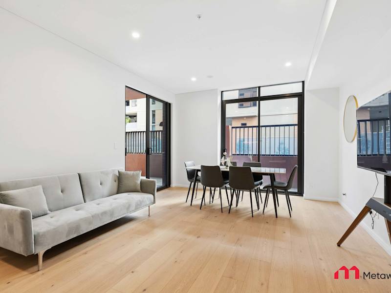 Modern 2BR Near Shops & Metro