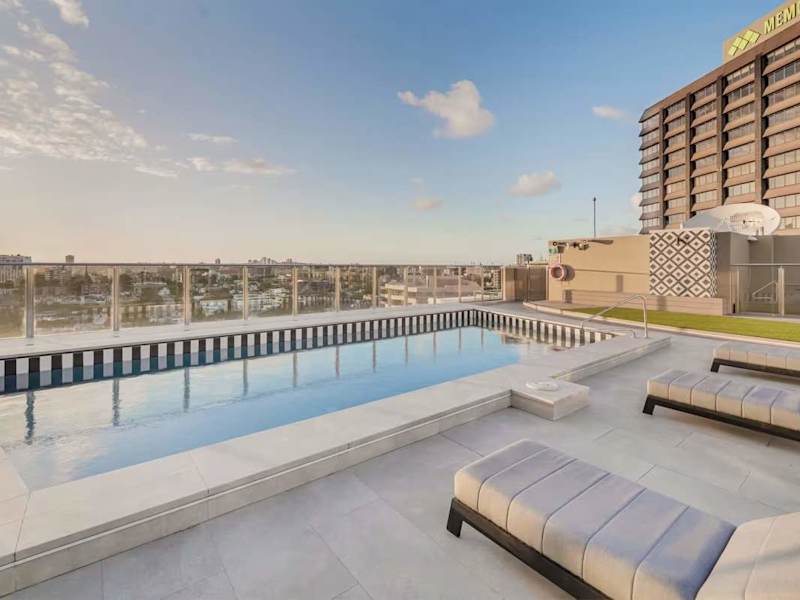 Hyde Park Studio Pool, Gym & Hyde Park