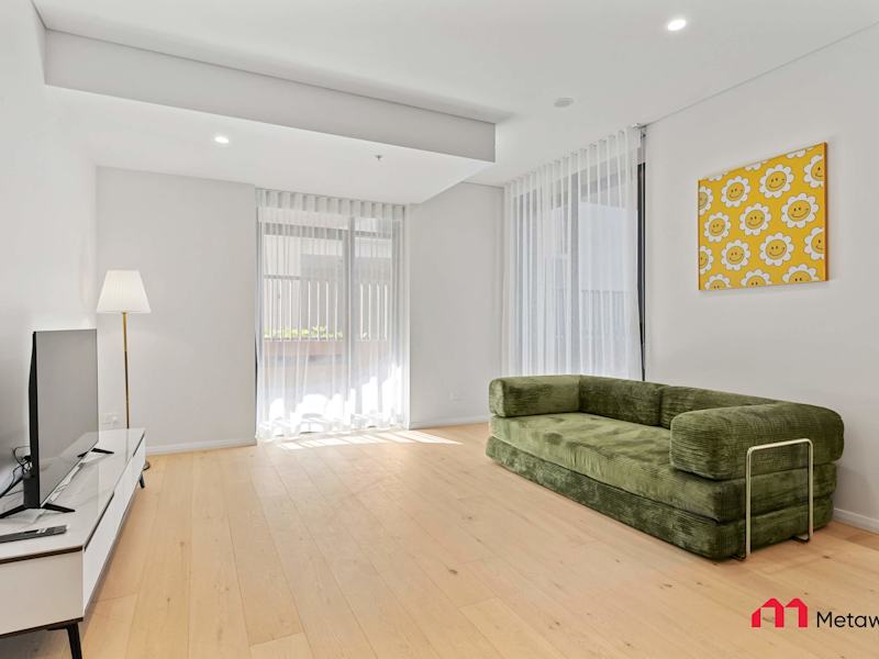 Stylish 2BR Apartment Near Metro & Shops