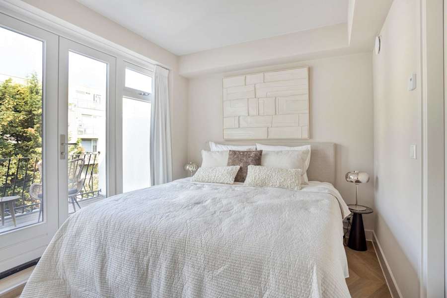 Second bedroom with doors onto the balcony, Bergsingel, Rotterdam Noord